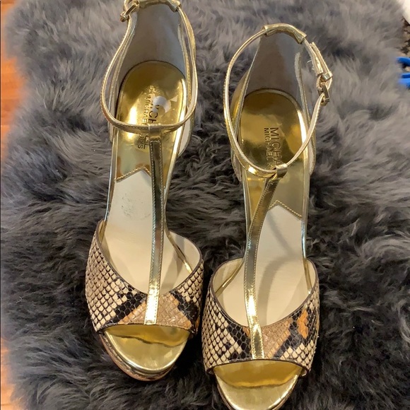 Michael Kors gold Heels *NEW* - Picture 1 of 8